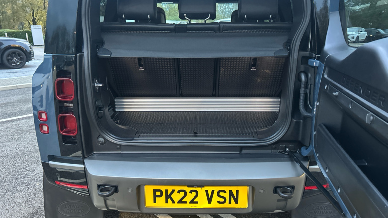 Land Rover Defender 3.0 D250 X-Dynamic SE 90 3dr Auto Diesel Estate